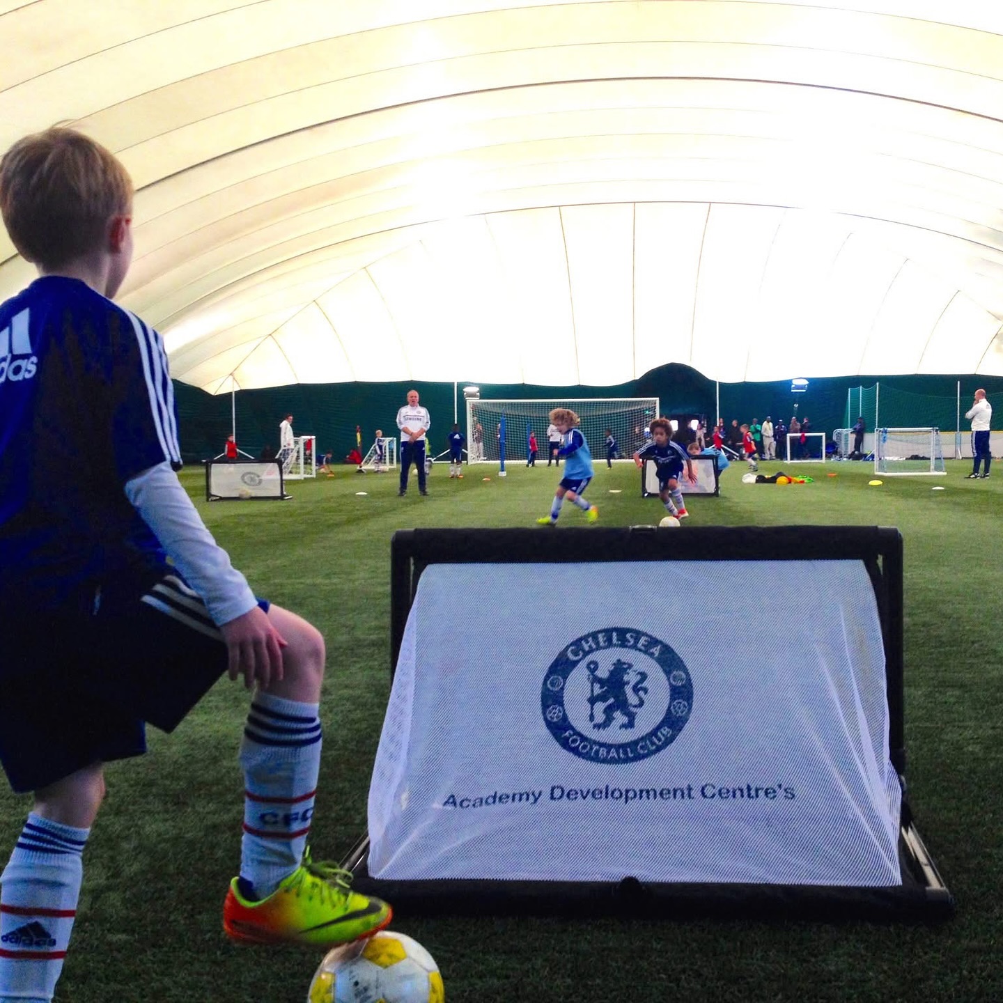 The First Club to Trust BazookaGoal 💛🥅 ➡️ Back in 2012, at:chelseafc became the first big club to use BazookaGoals in their academy training. Since then, many other clubs have followed, recognizing the impact BazookaGoals can have on player development. 👀 Small-sided games play a crucial role in helping young players improve their skills, make quicker decisions, and enjoy the game. BazookaGoals make these sessions more effective, fun, and safe.